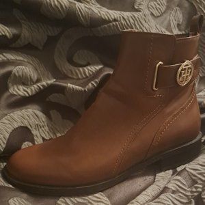 Tommy Hilfiger Women's Rezin2 Fashion Boot